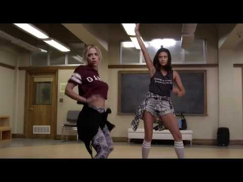 Милые обманщицы 1 сезон 22 серия