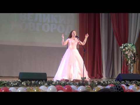 В какой серии я луна мисс шарон узнает что луна ее племянница